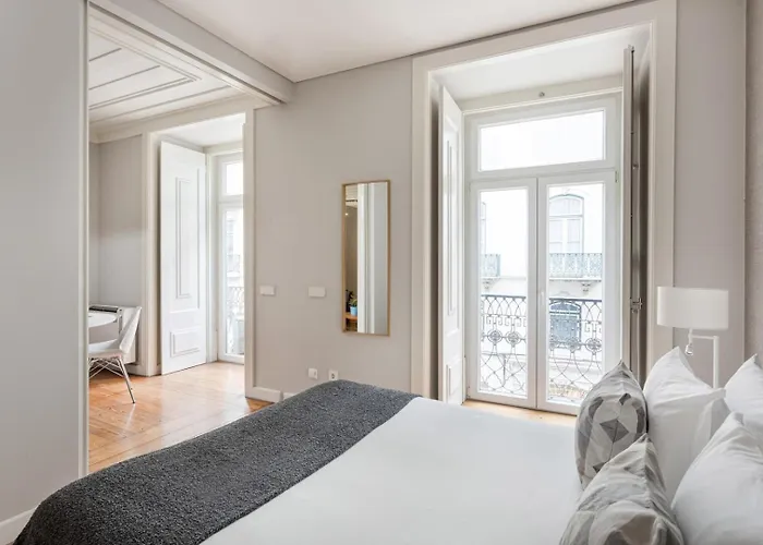 Trendy Flat In The Iconic Chiado 아파트